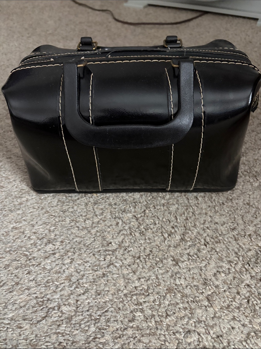 Men's Black Leather Toiletry Bag with Contrast Stitching